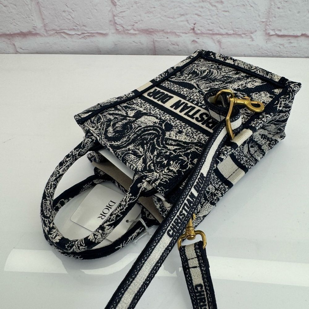 Christian Dior NWT Dior Reverse Toile de Jouy Embroidery Handbag White Navy blue - Picture 7 of 12